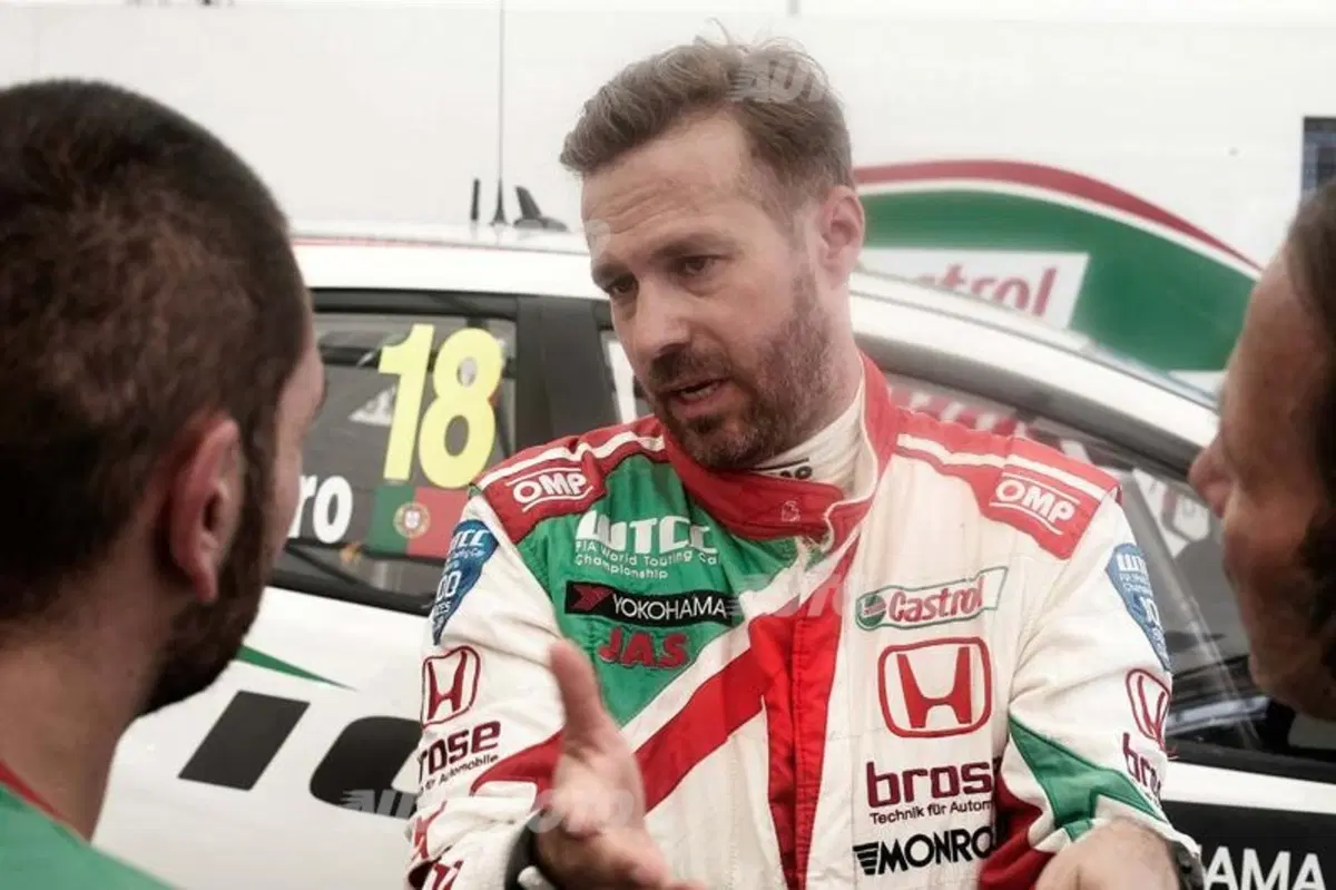 WTCC 2015, qualifiche Portogallo: pole per López (13)