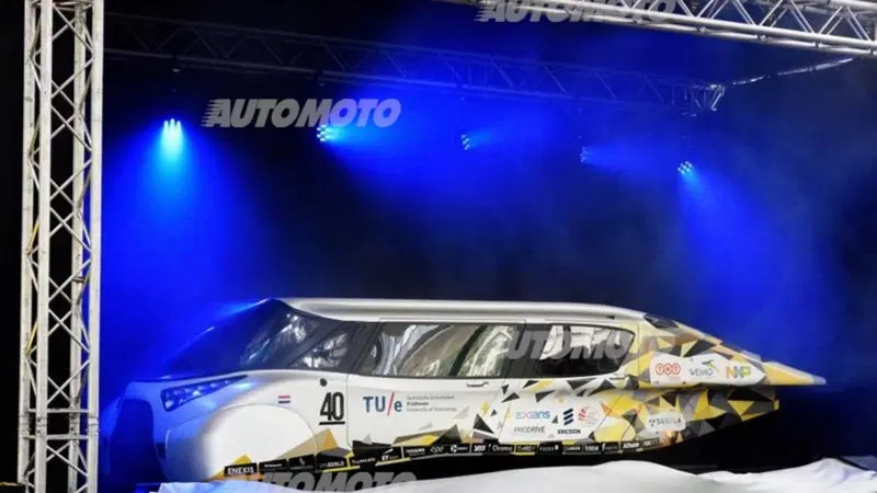 Stella Lux, l'auto solare che produce pi&ugrave; energia di quanta ne consuma