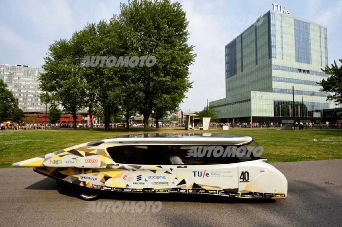 Stella Lux, l'auto solare che produce più energia di quanta ne consuma (2)