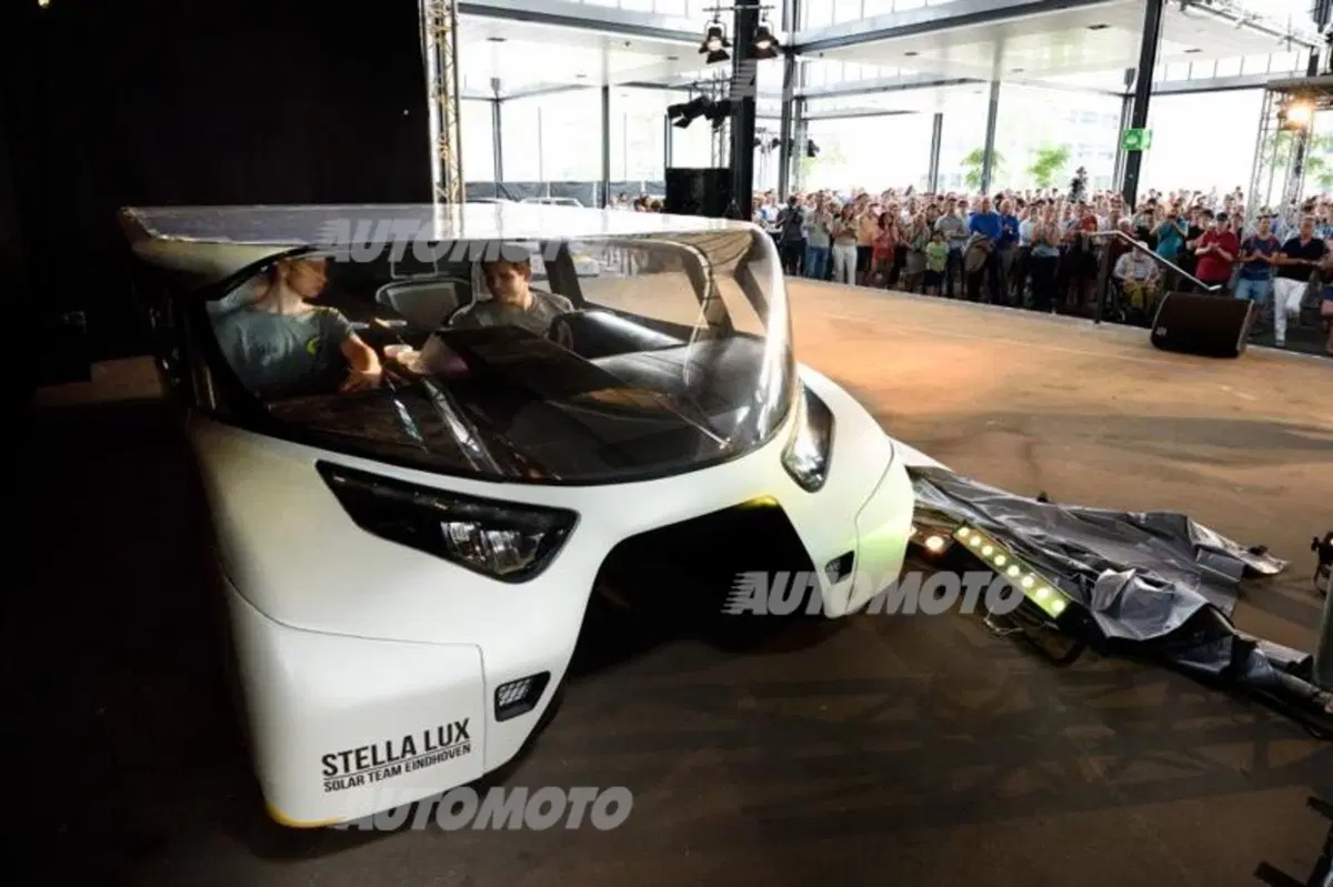 Stella Lux, l'auto solare che produce più energia di quanta ne consuma (7)