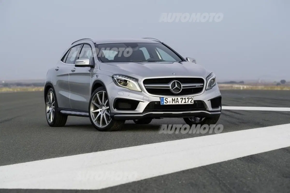 Mercedes-AMG CLA e GLA 45 AMG 2015: iniezione di potenza (7)