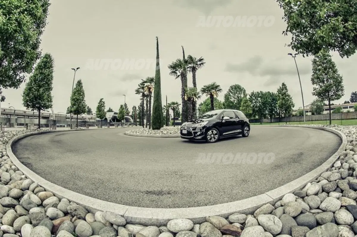 DS3 1.2 Pure Tech 110 cv So Chic [VIDEO] (15)