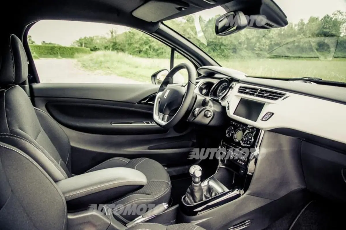 DS3 1.2 Pure Tech 110 cv So Chic [VIDEO] (35)