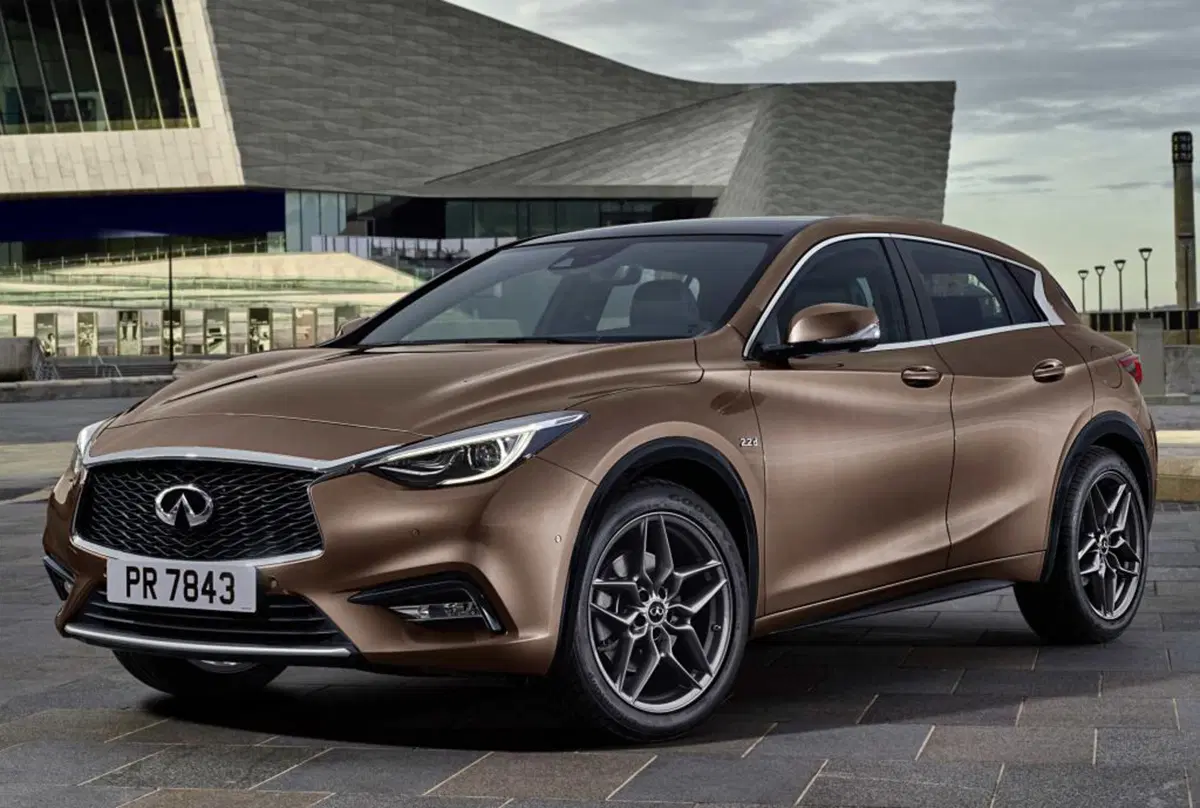 Infiniti Q30: ecco le prime immagini, debutterà a Francoforte