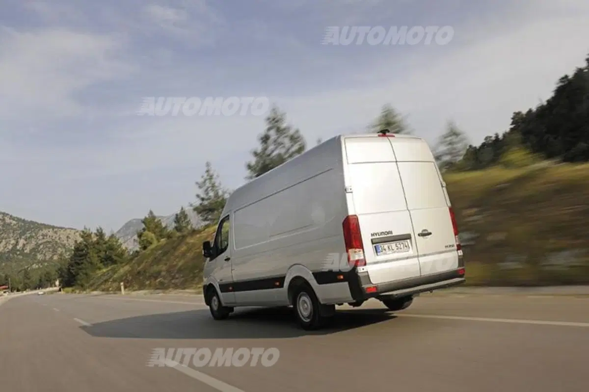 Hyundai H350, la Casa coreana debutta tra i veicoli commerciali (2)