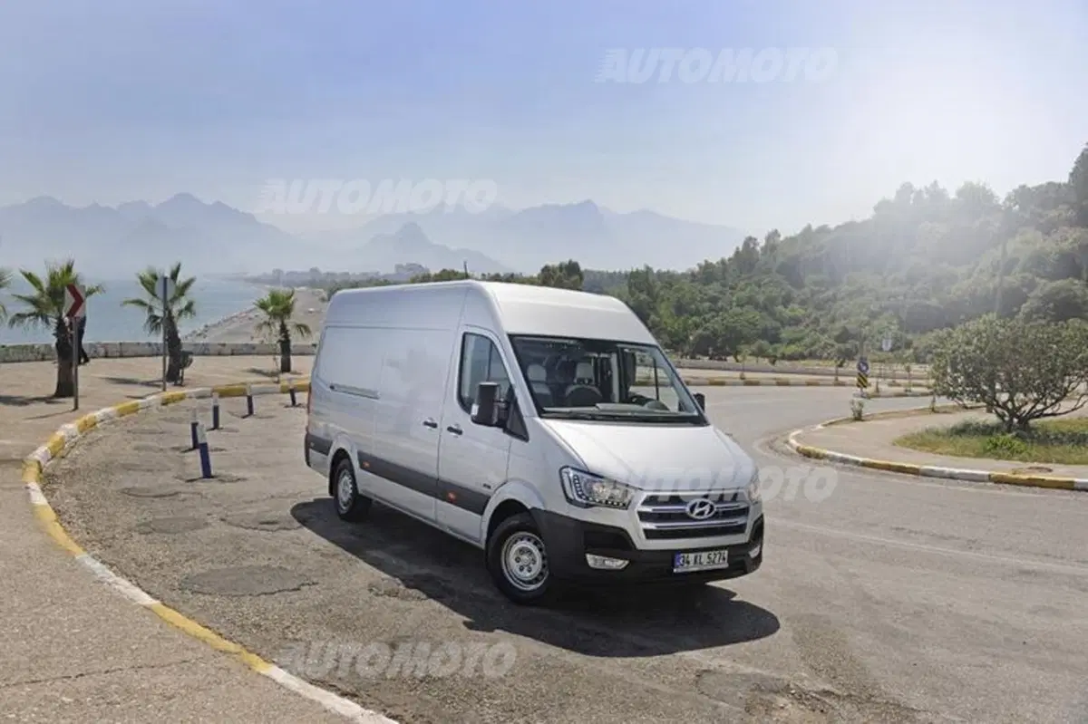 Hyundai H350, la Casa coreana debutta tra i veicoli commerciali (5)