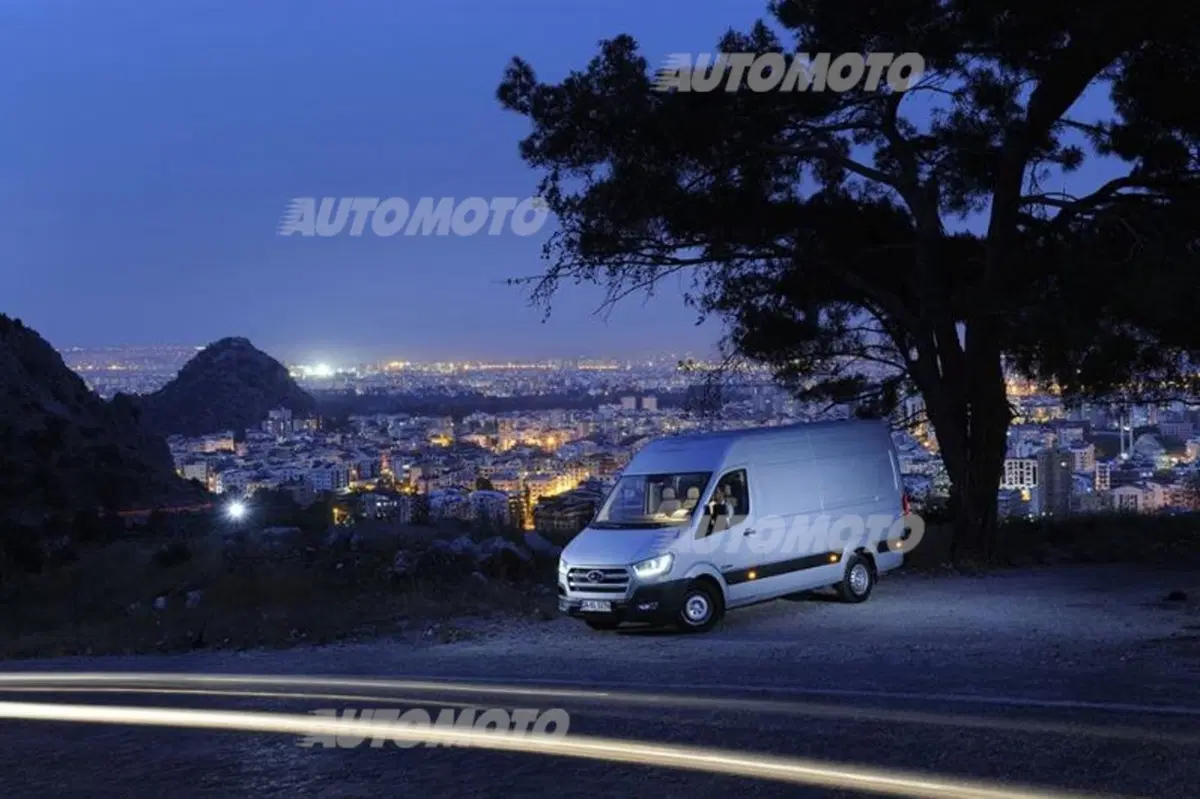 Hyundai H350, la Casa coreana debutta tra i veicoli commerciali (12)