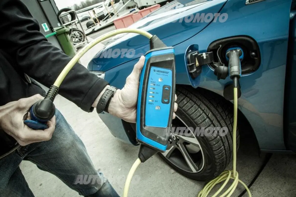 Volvo V60 Diesel Plug-in Hybrid [video] (26)