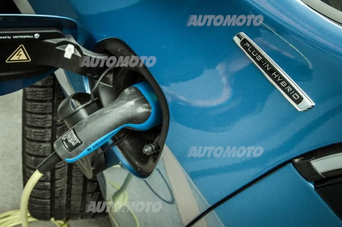 Volvo V60 Diesel Plug-in Hybrid [video] (28)