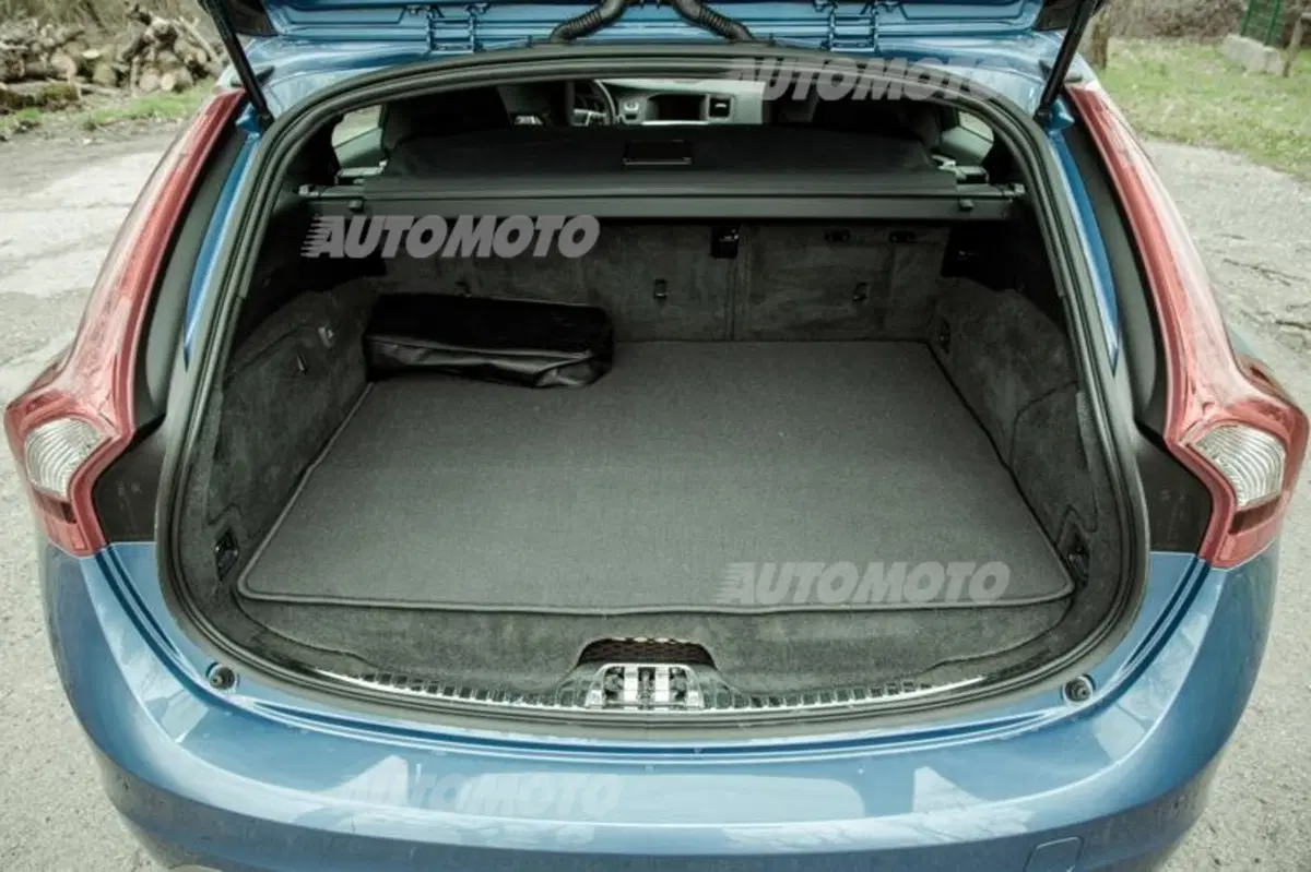 Volvo V60 Diesel Plug-in Hybrid [video] (42)