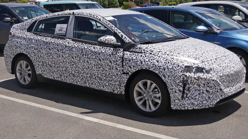 Hyundai: spiata la nuova ibrida "anti-Prius"