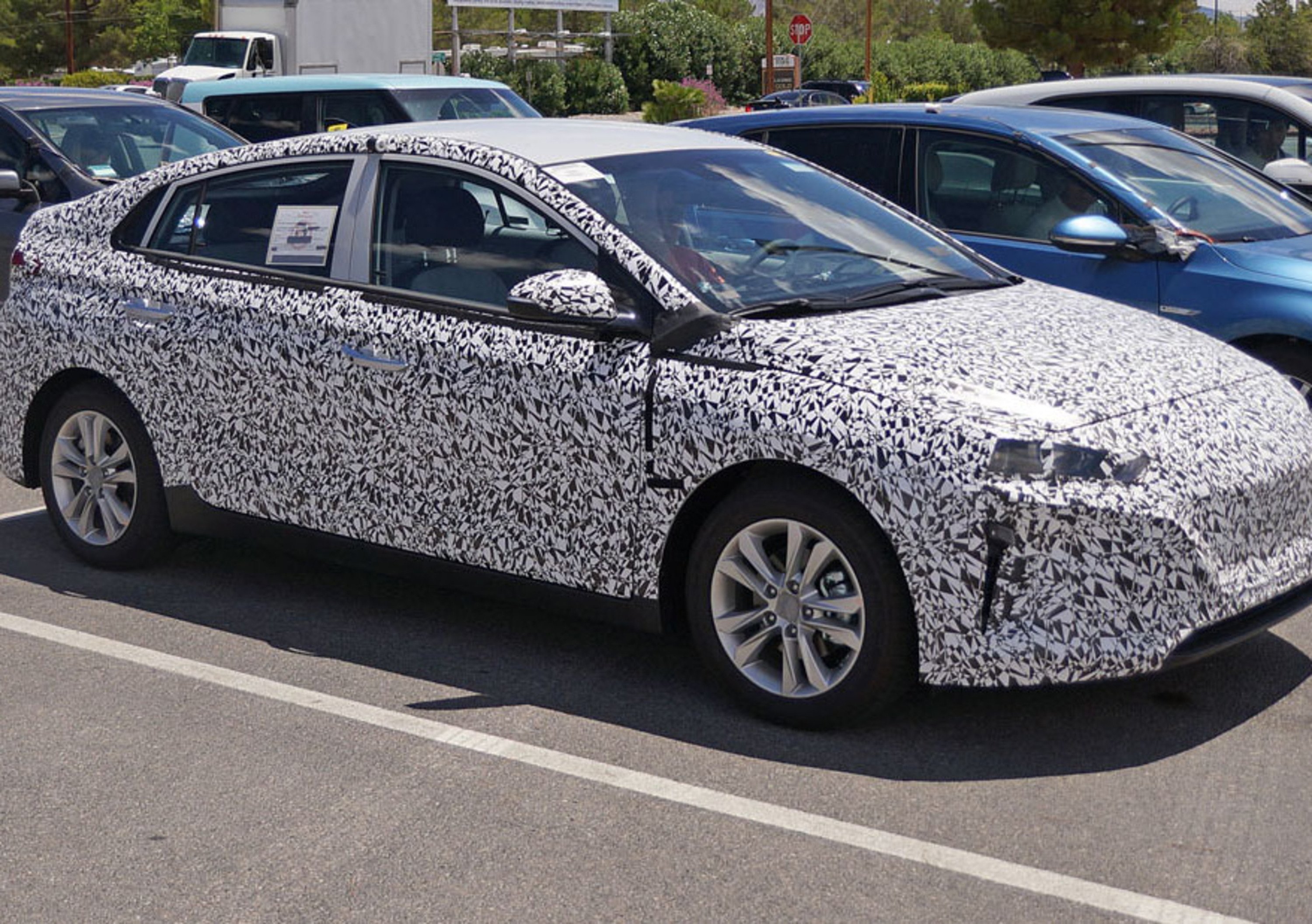 Hyundai: spiata la nuova ibrida &quot;anti-Prius&quot;