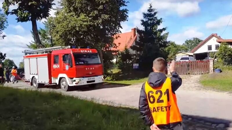 WRC 2017 Polonia: pompieri contromano sulle strade del Rally [video]