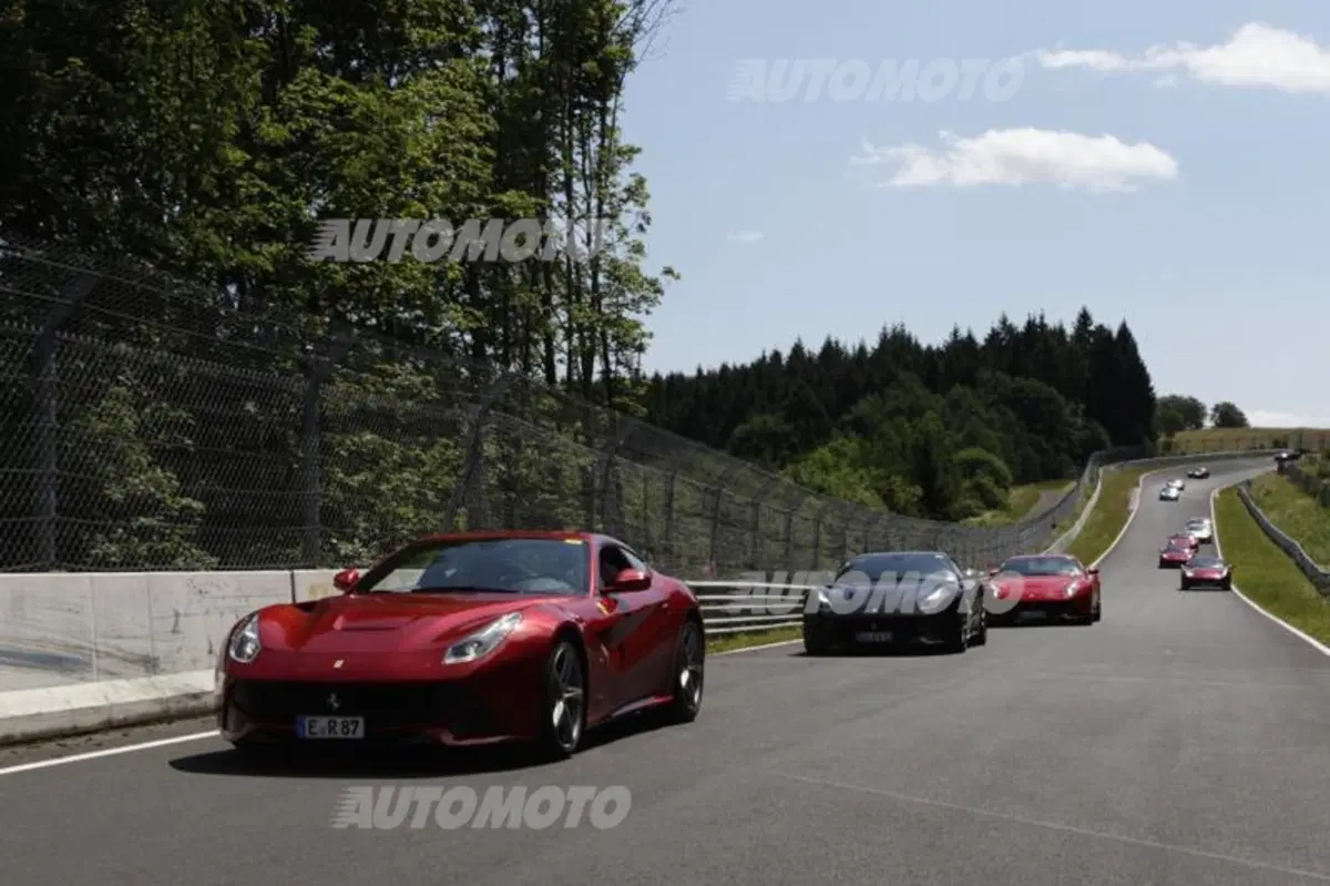 Quaranta Ferrari F12berlinetta si scatenano al Nurburgring [VIDEO] (3)