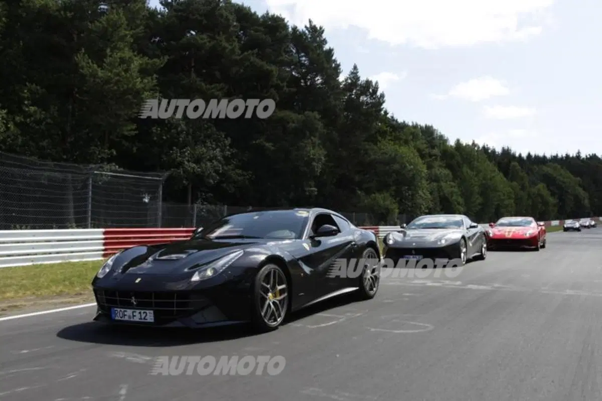 Quaranta Ferrari F12berlinetta si scatenano al Nurburgring [VIDEO] (5)