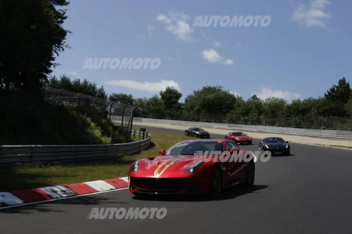 Quaranta Ferrari F12berlinetta si scatenano al Nurburgring [VIDEO] (6)