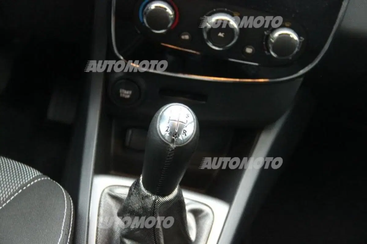 Renault Clio Costume National (54)