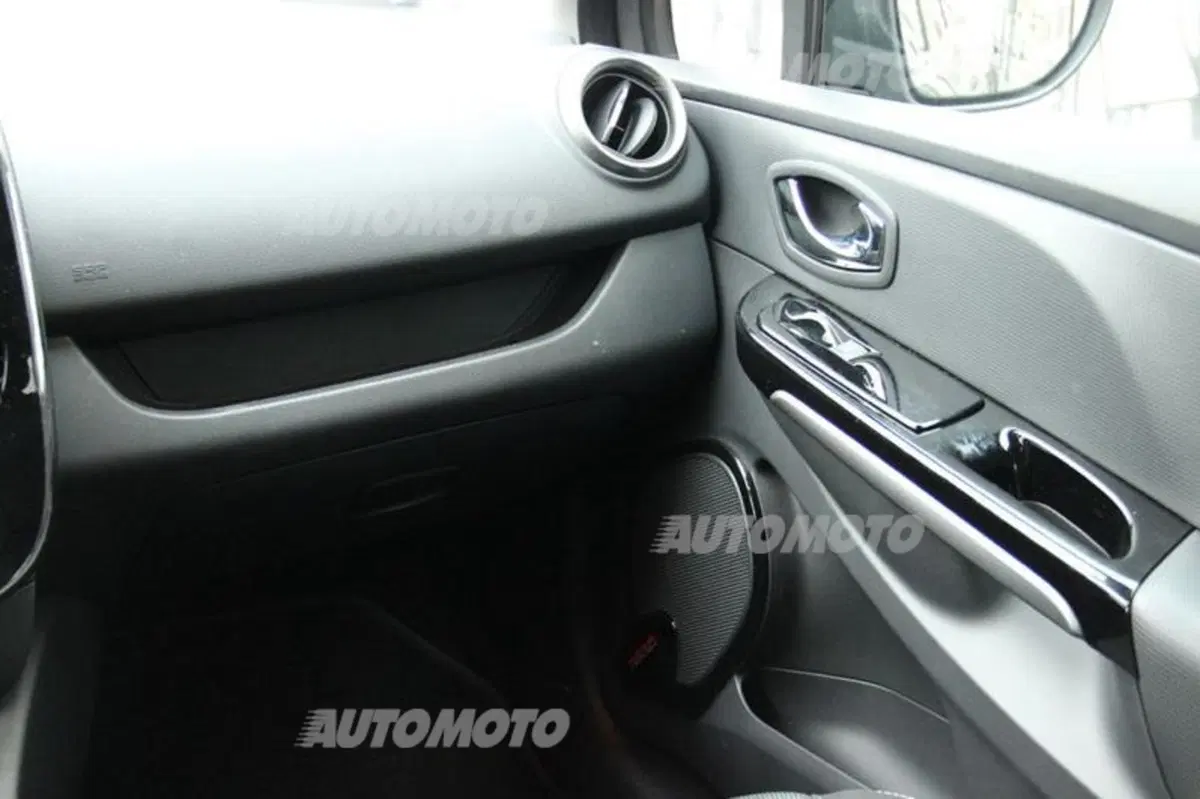 Renault Clio Costume National (56)
