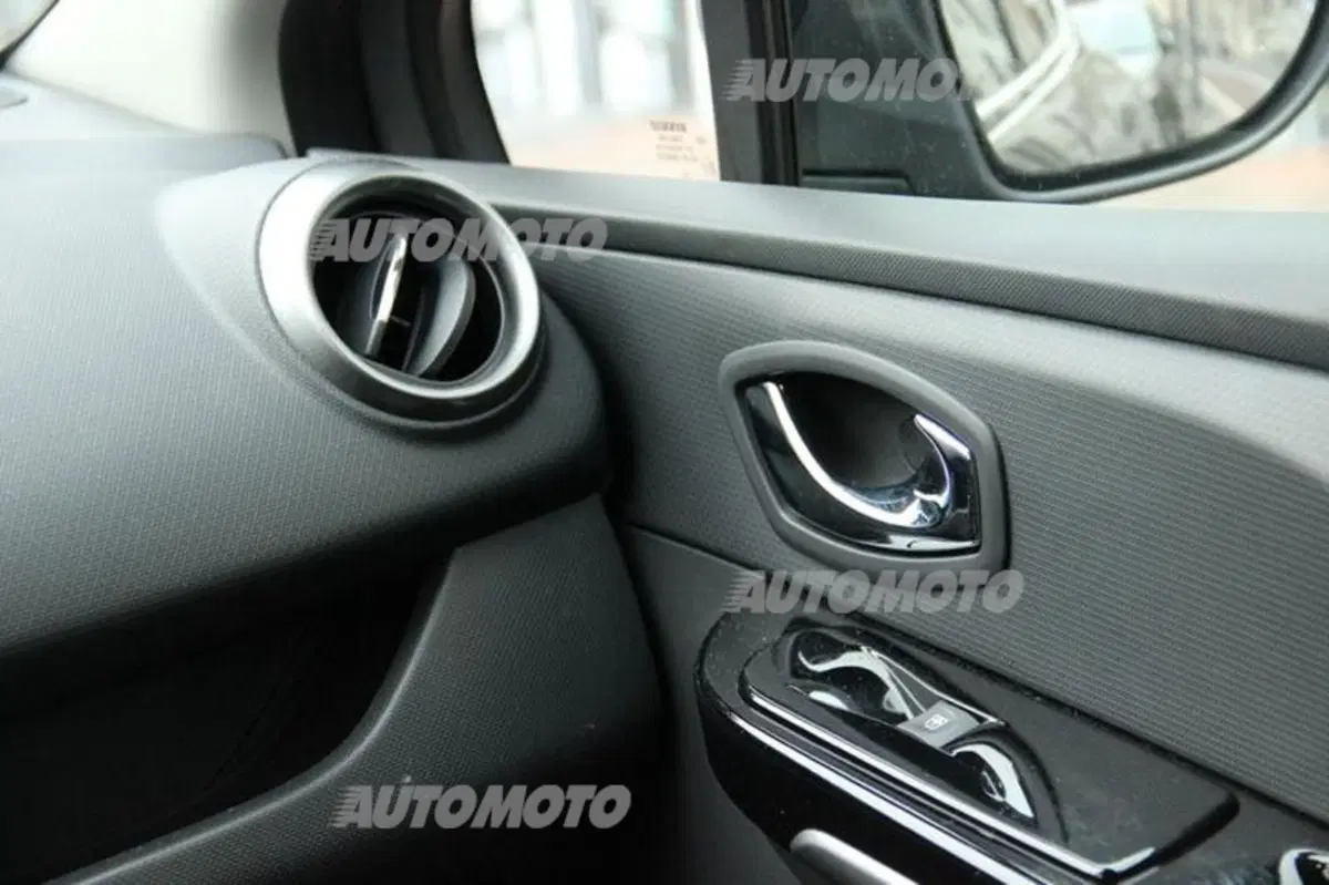 Renault Clio Costume National (57)
