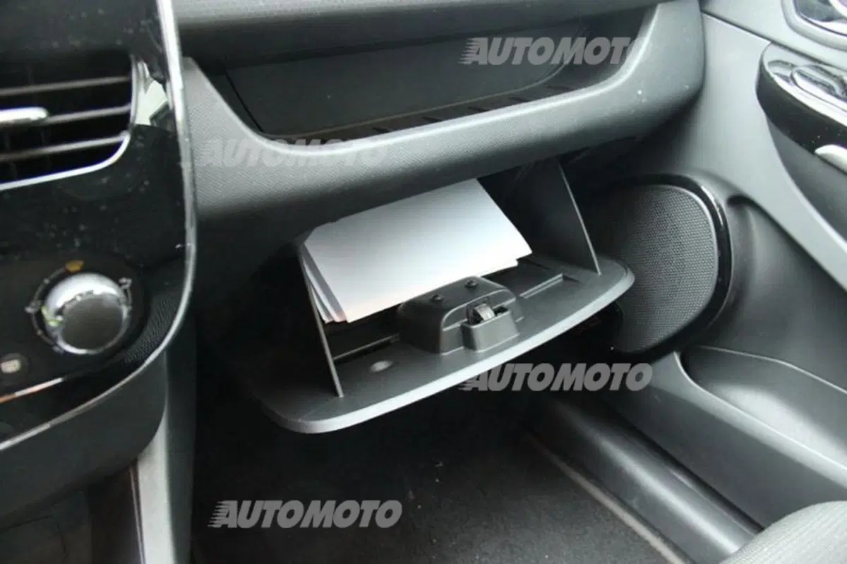 Renault Clio Costume National (72)