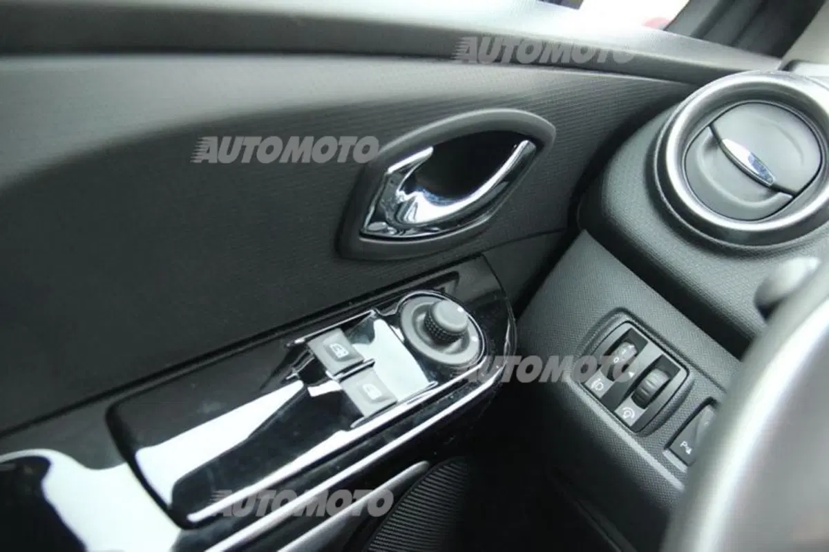 Renault Clio Costume National (73)