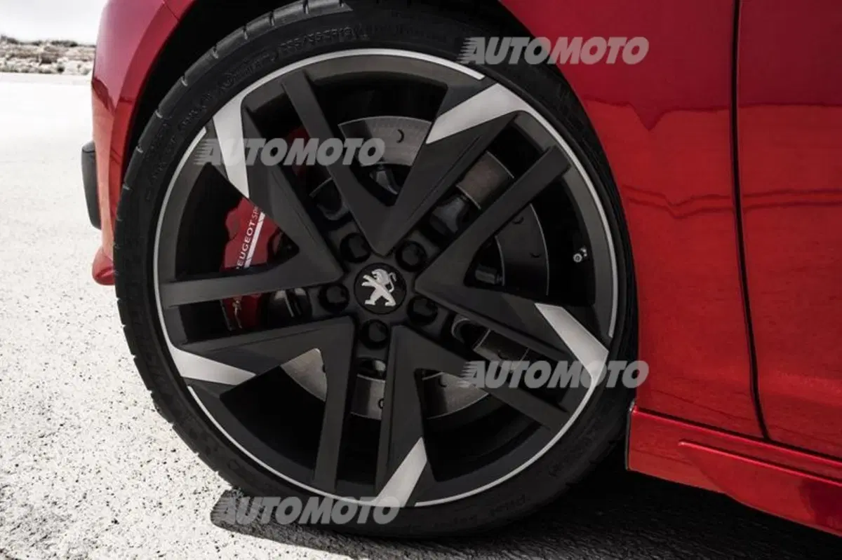 Peugeot 308 GTi, i prezzi per l'Italia (11)