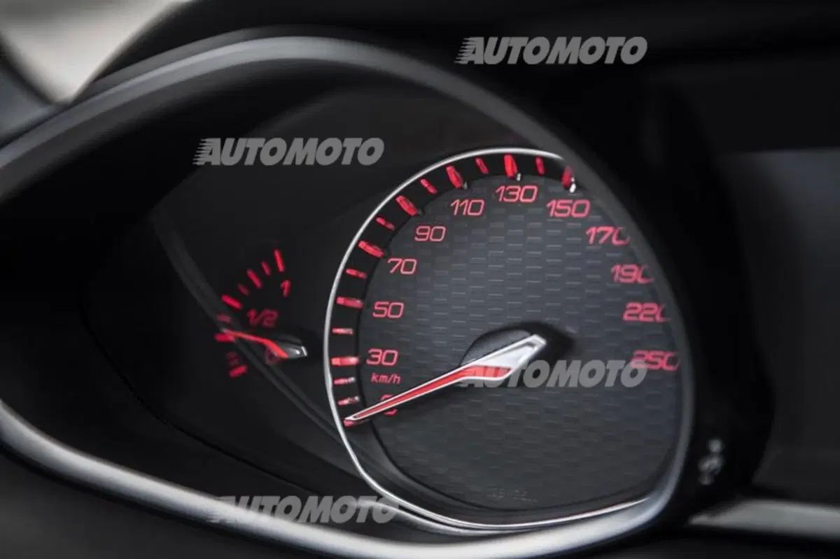 Peugeot 308 GTi, i prezzi per l'Italia (20)