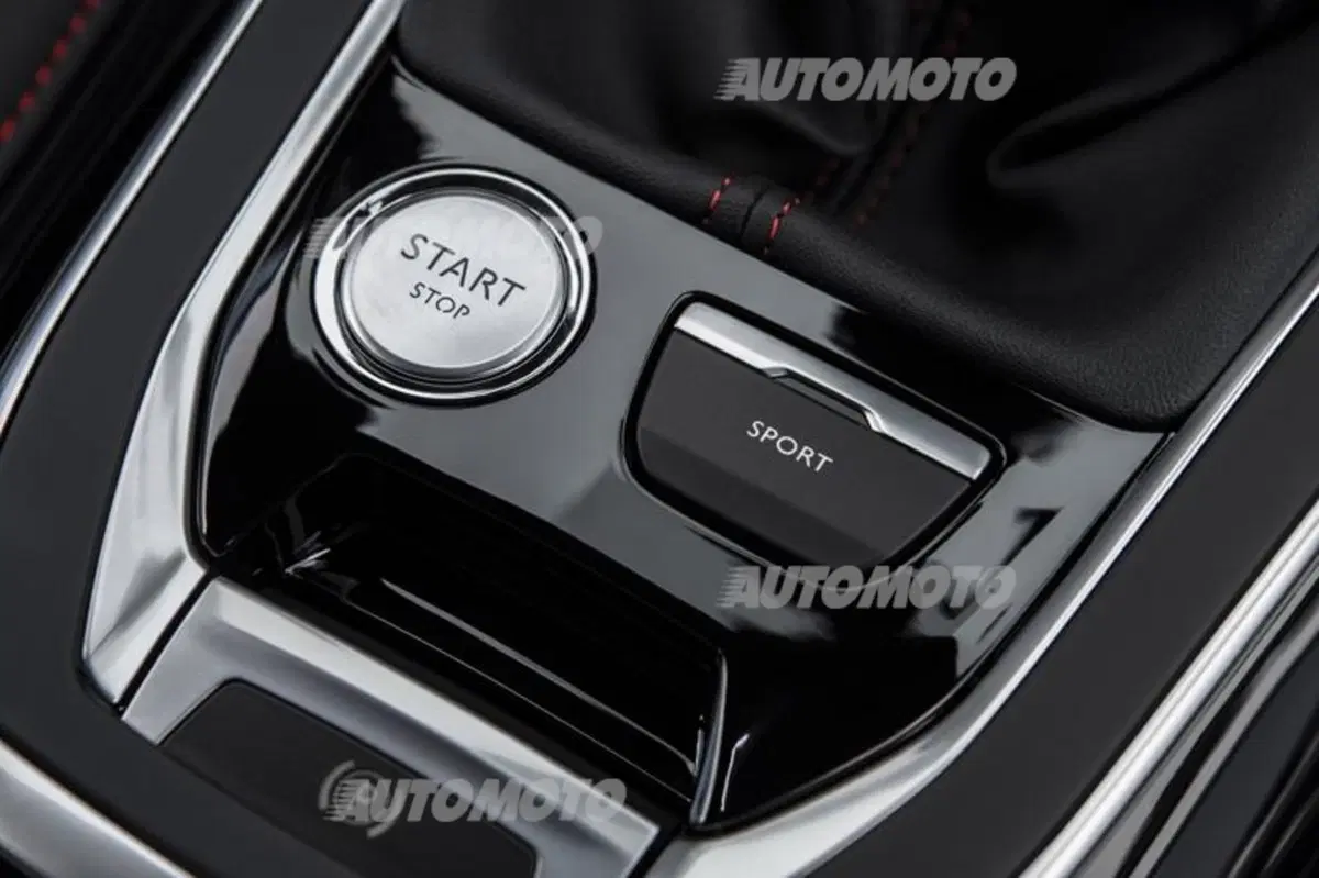 Peugeot 308 GTi, i prezzi per l'Italia (23)