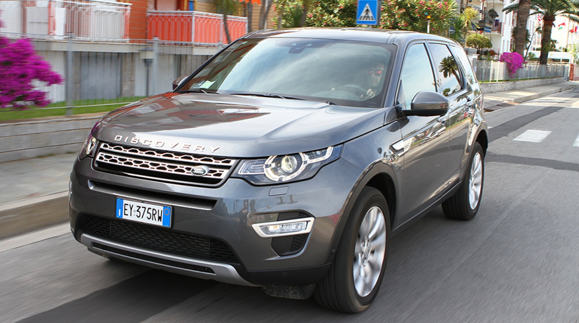 Land Rover Discovery Sport [video]