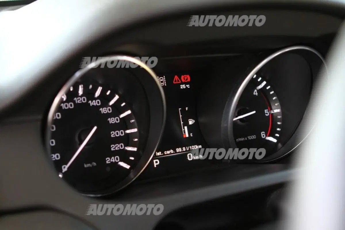 Land Rover Discovery Sport [video] (24)