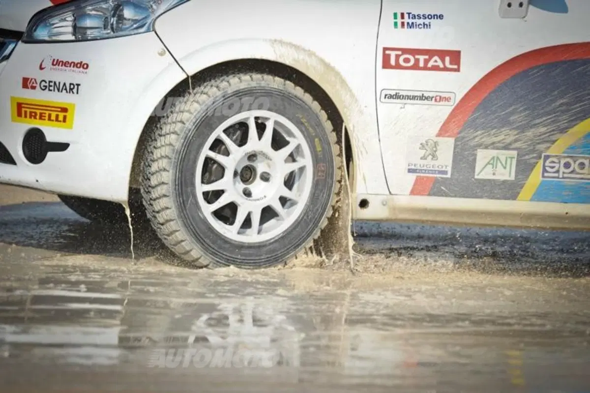 Peugeot 208 R5 ed R2 (4)