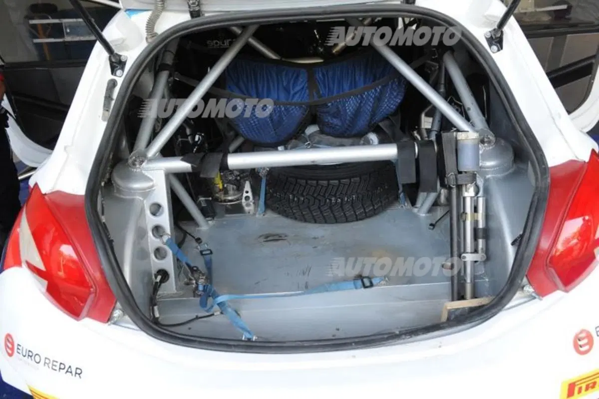 Peugeot 208 R5 ed R2 (92)