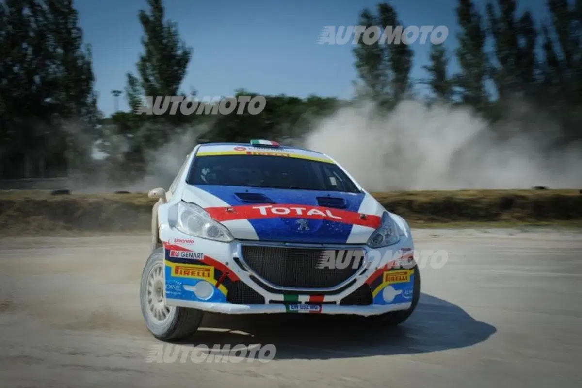 Peugeot 208 R5 ed R2 (135)