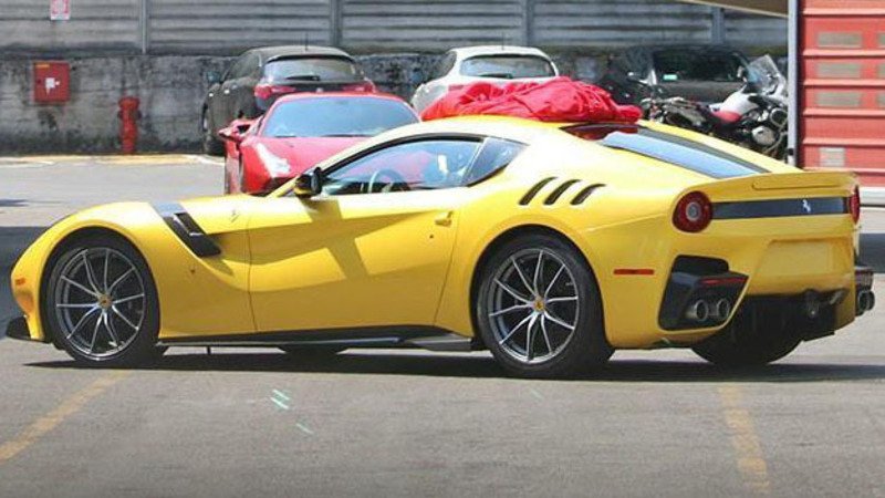 Ferrari F12: spiata la Speciale senza camuffamenti