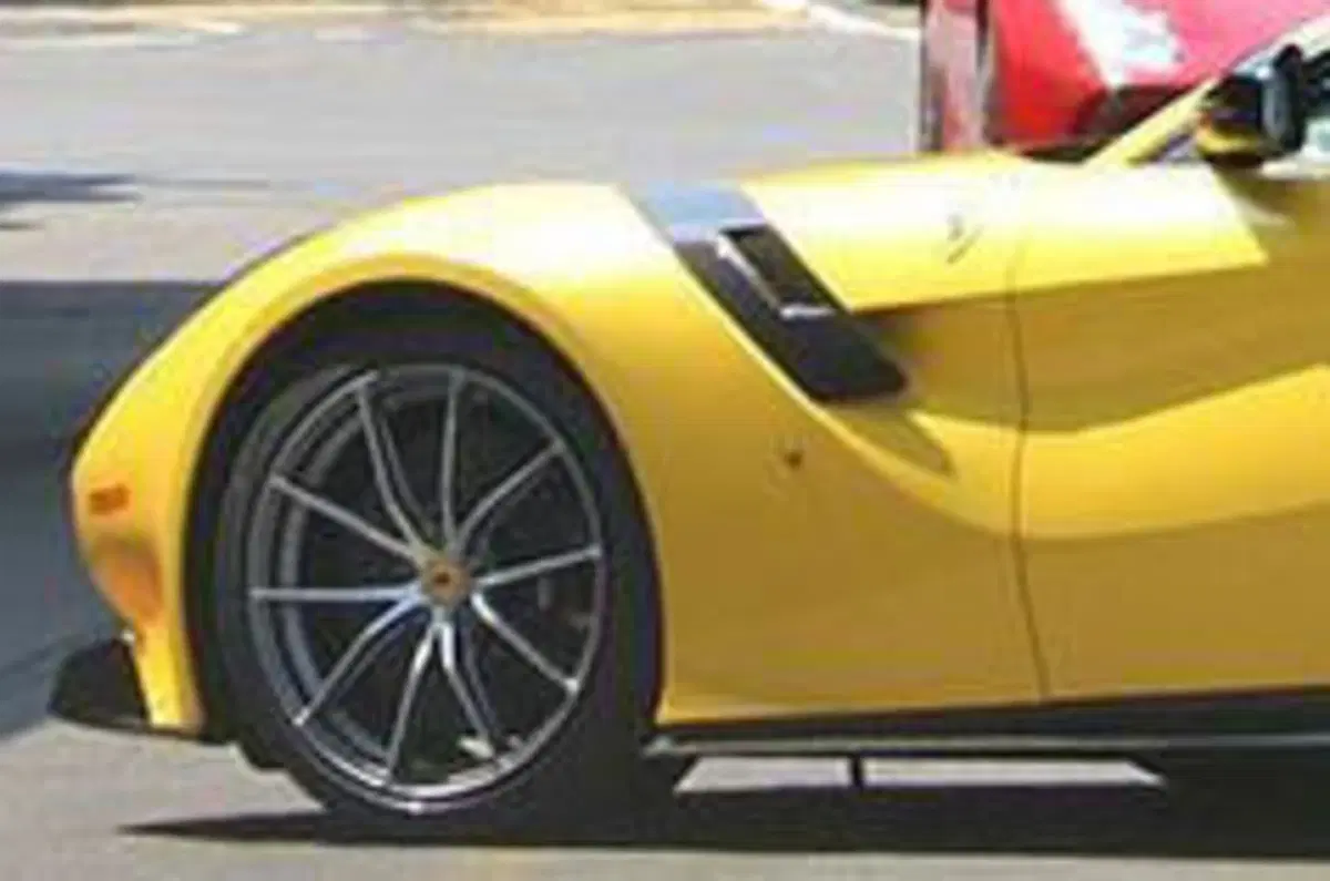 Ferrari F12: spiata la Speciale senza camuffamenti (4)