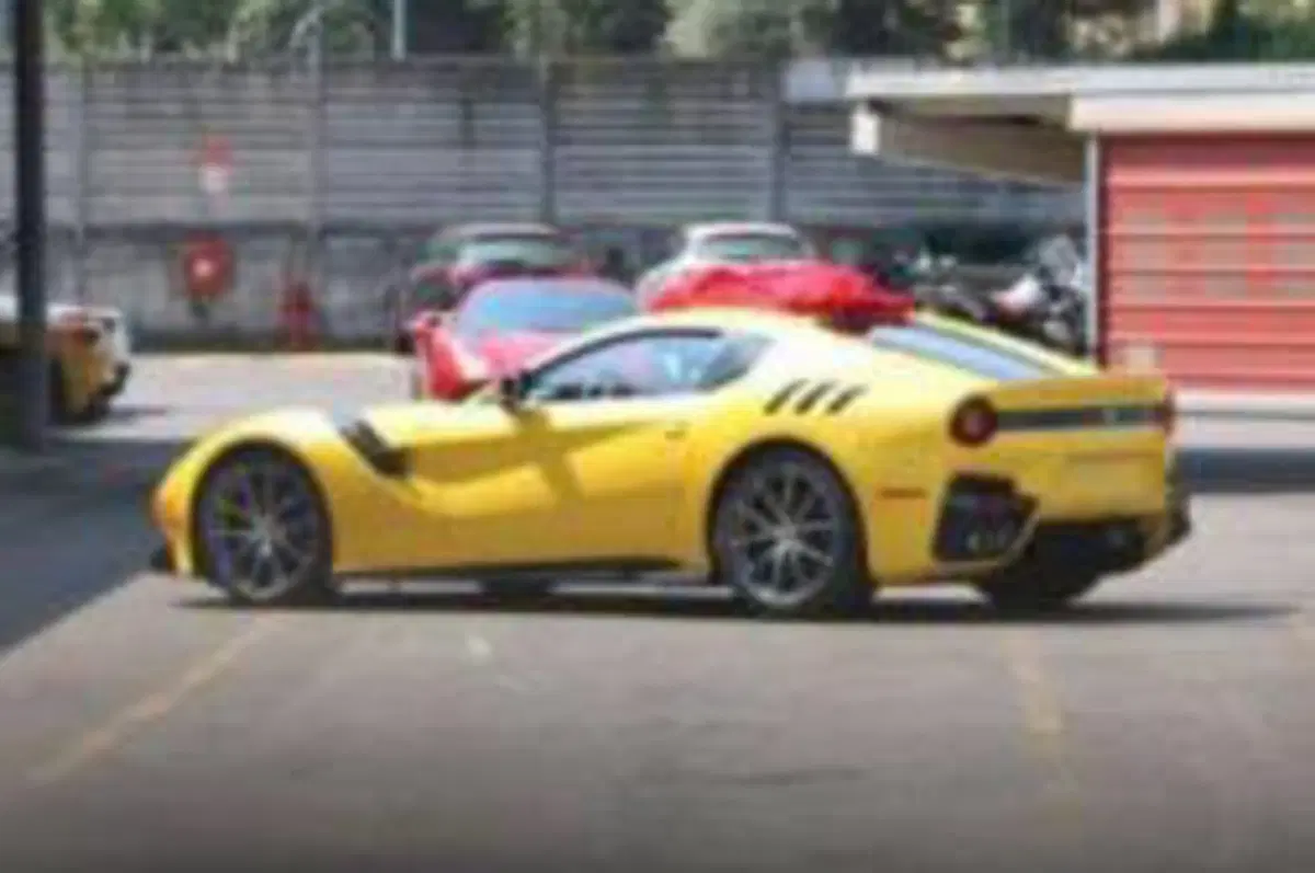 Ferrari F12: spiata la Speciale senza camuffamenti (5)