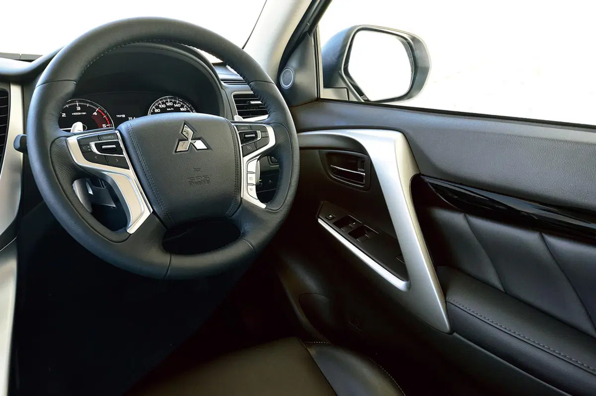 Mitsubishi Pajero Sport: il SUV dei tre diamanti torna a splendere (3)