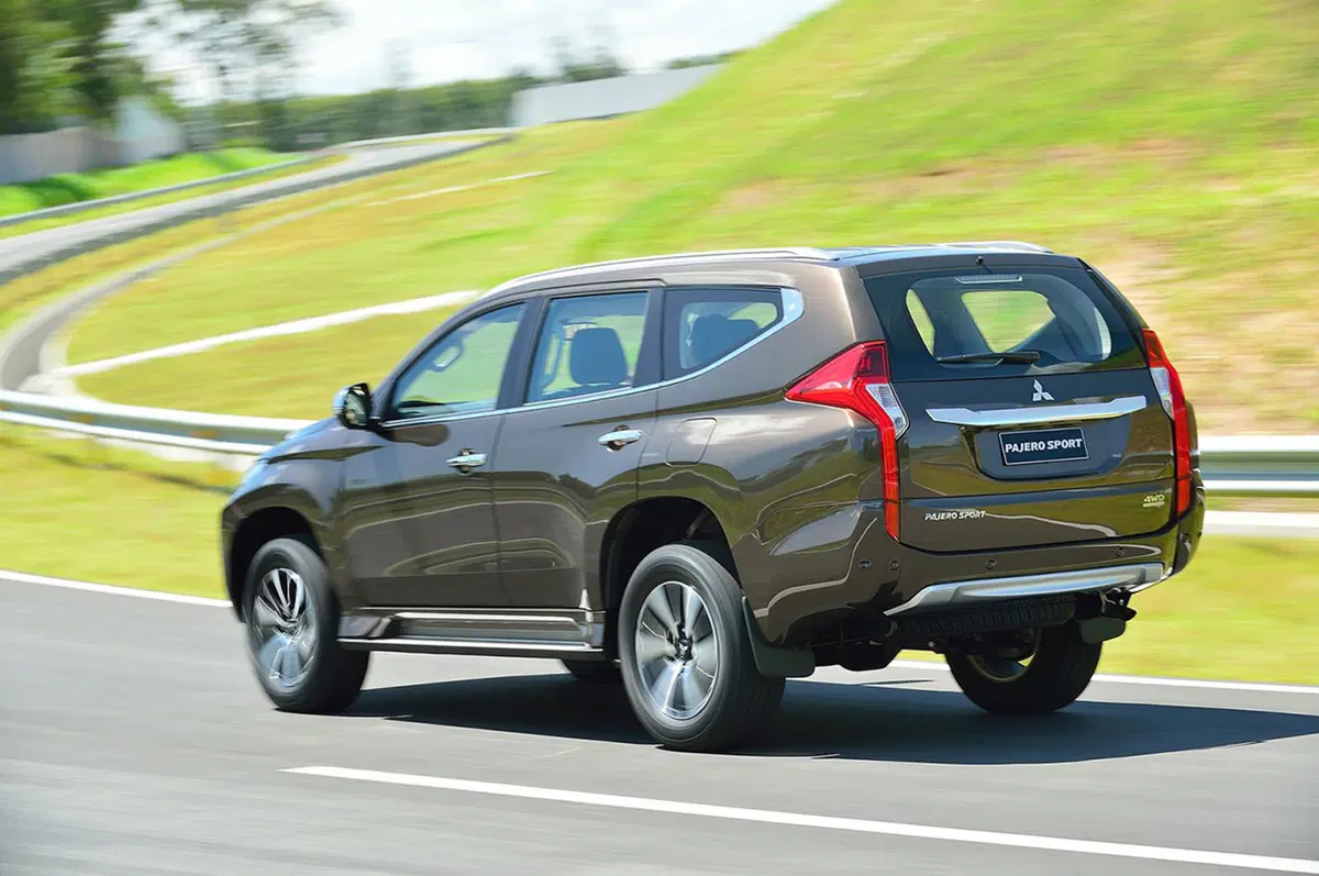 Mitsubishi Pajero Sport: il SUV dei tre diamanti torna a splendere (7)