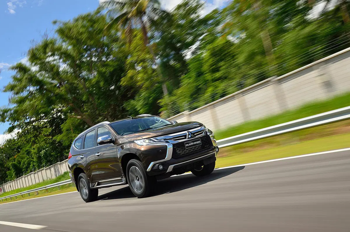 Mitsubishi Pajero Sport: il SUV dei tre diamanti torna a splendere (11)