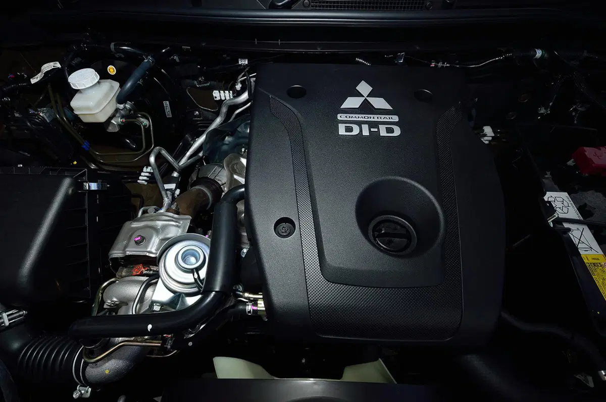 Mitsubishi Pajero Sport: il SUV dei tre diamanti torna a splendere (14)