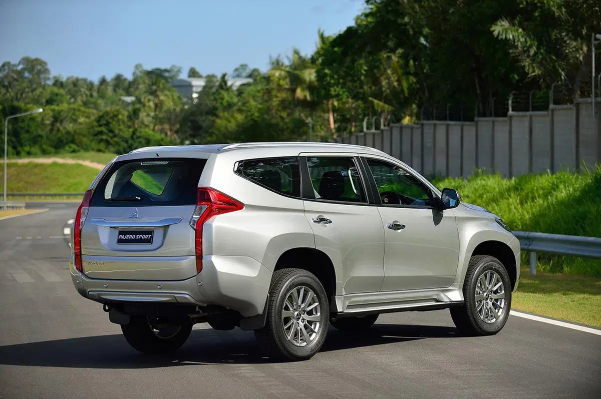 Mitsubishi Pajero Sport: il SUV dei tre diamanti torna a splendere (18)