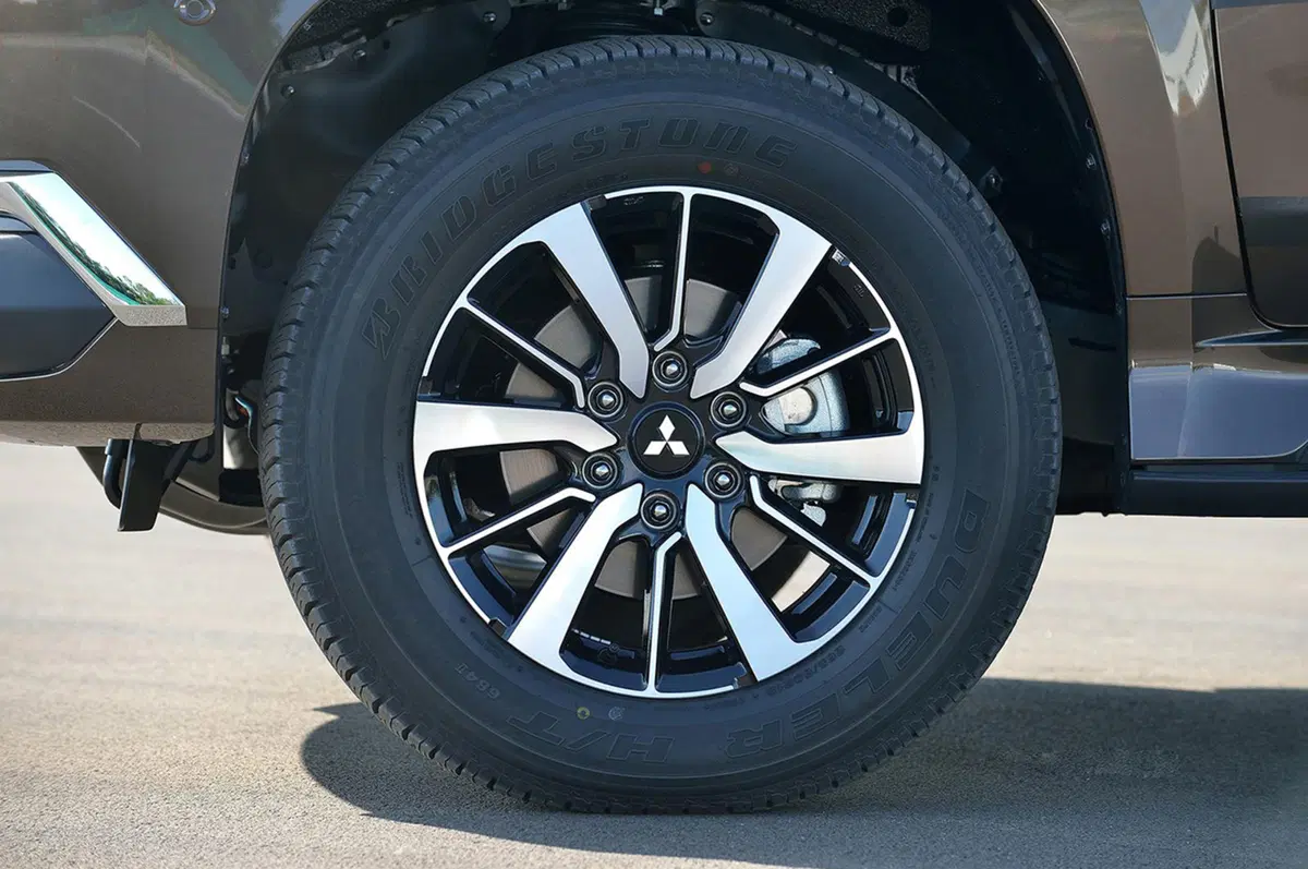 Mitsubishi Pajero Sport: il SUV dei tre diamanti torna a splendere (66)