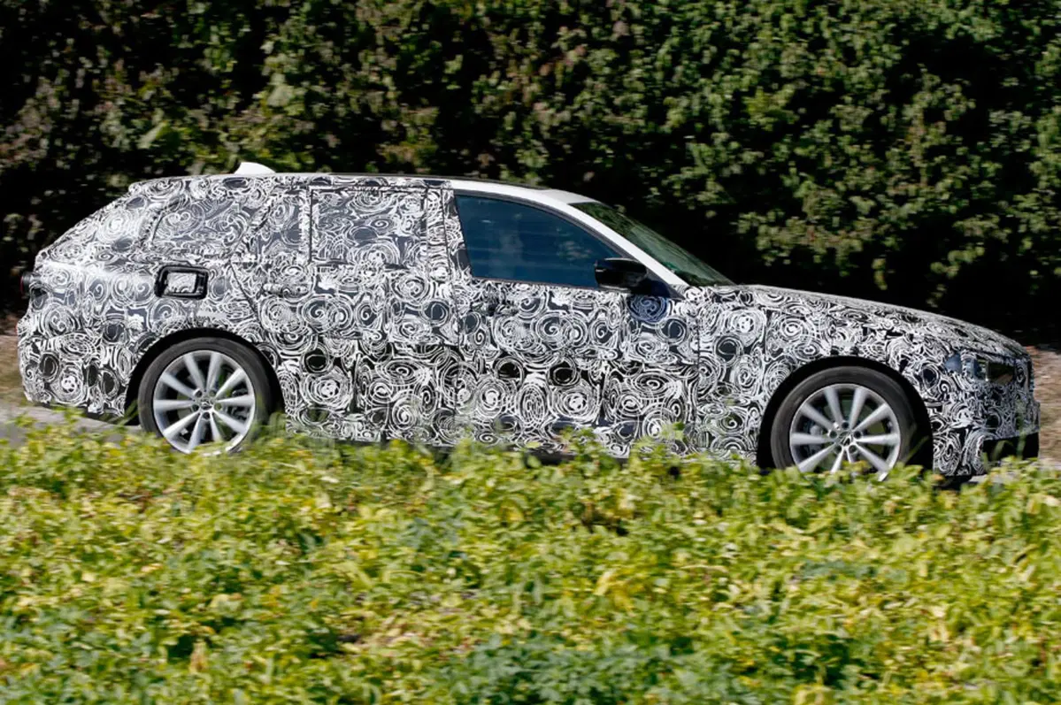 BMW Serie 5 Touring: spiato il prototipo, arriverà nel 2017 (4)