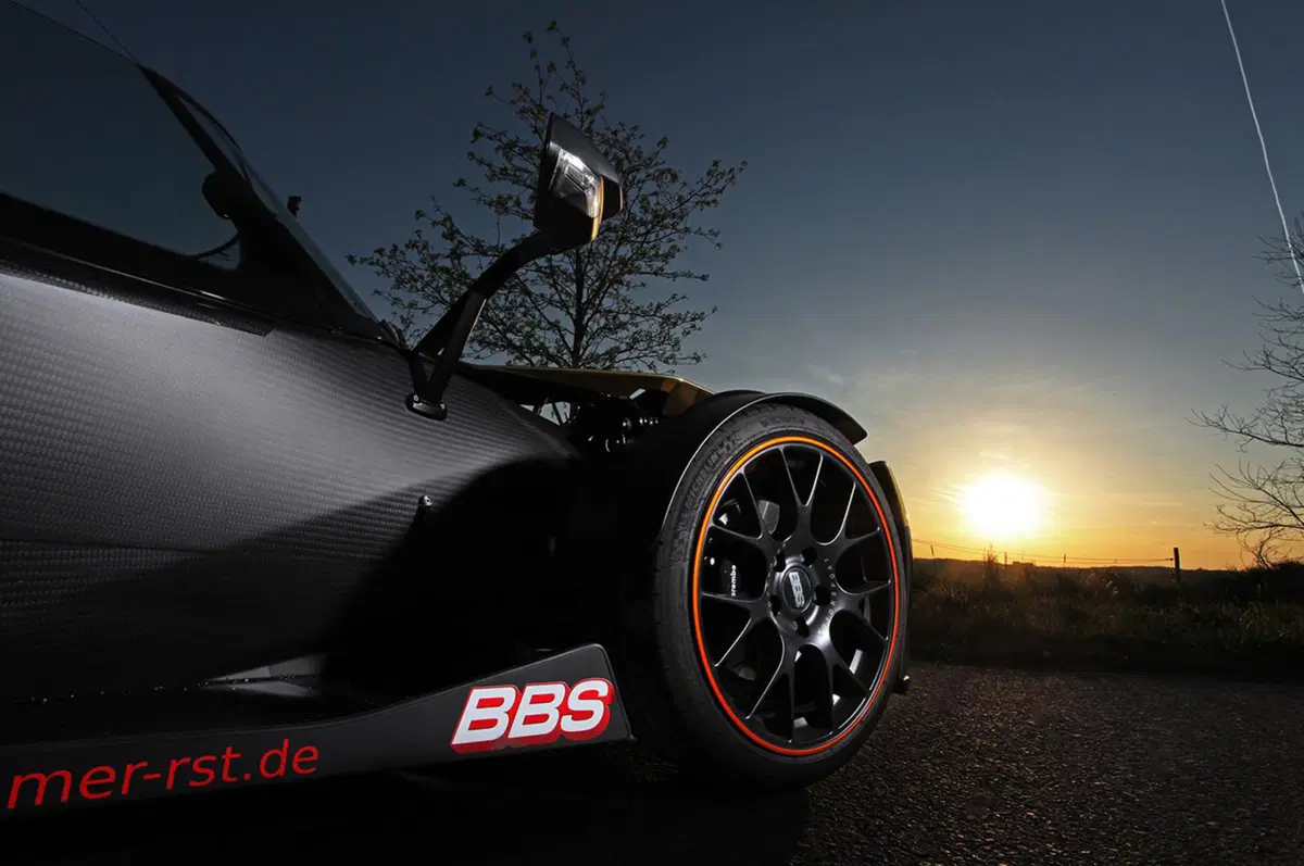 KTM X-BOW GT Dubai Gold Edition by Wimmer: pistaiola luccicante