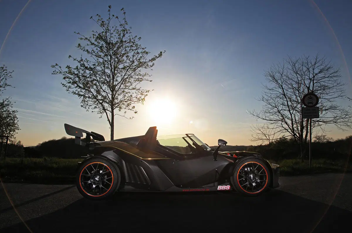 KTM X-BOW GT Dubai Gold Edition by Wimmer: pistaiola luccicante (8)