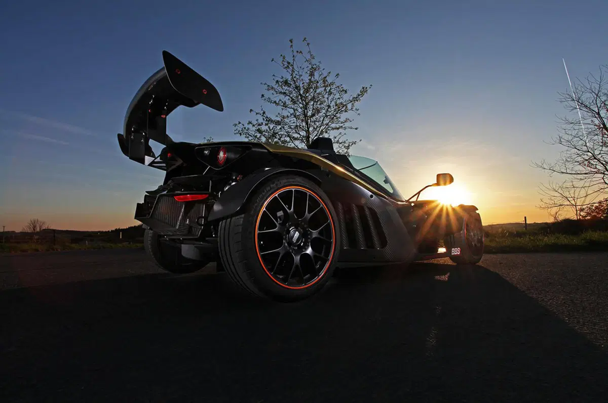 KTM X-BOW GT Dubai Gold Edition by Wimmer: pistaiola luccicante (11)