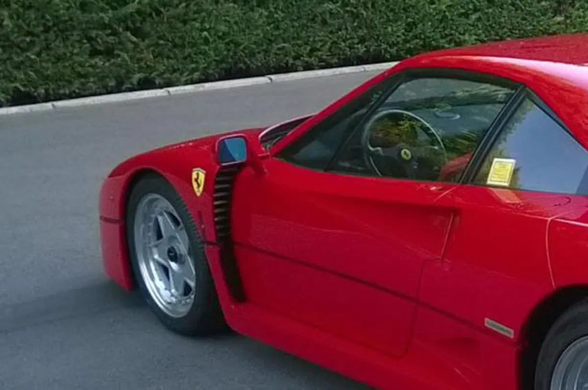 Ferrari F40 battuta all’asta per 1.12 milioni di dollari (2)