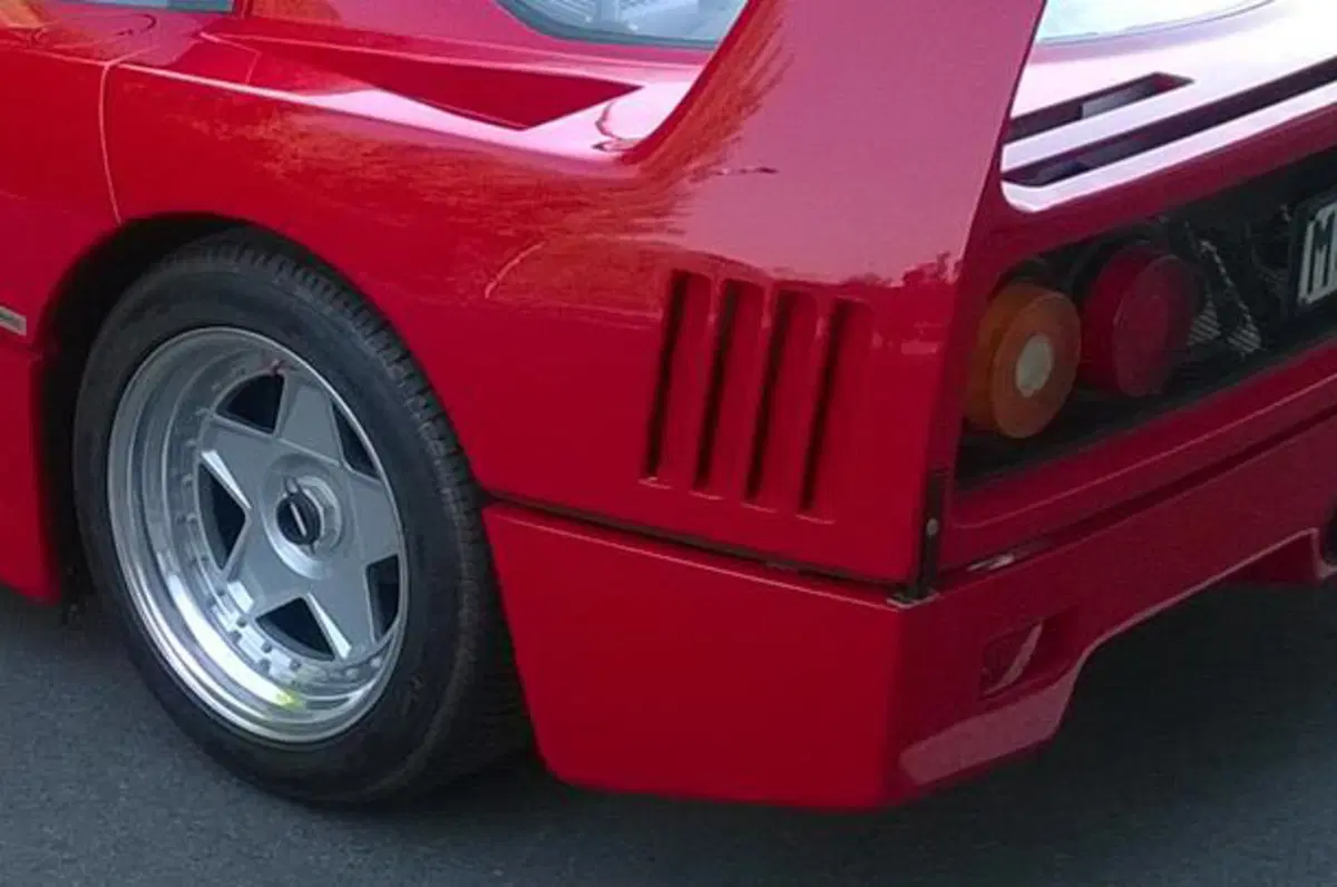 Ferrari F40 battuta all’asta per 1.12 milioni di dollari (3)