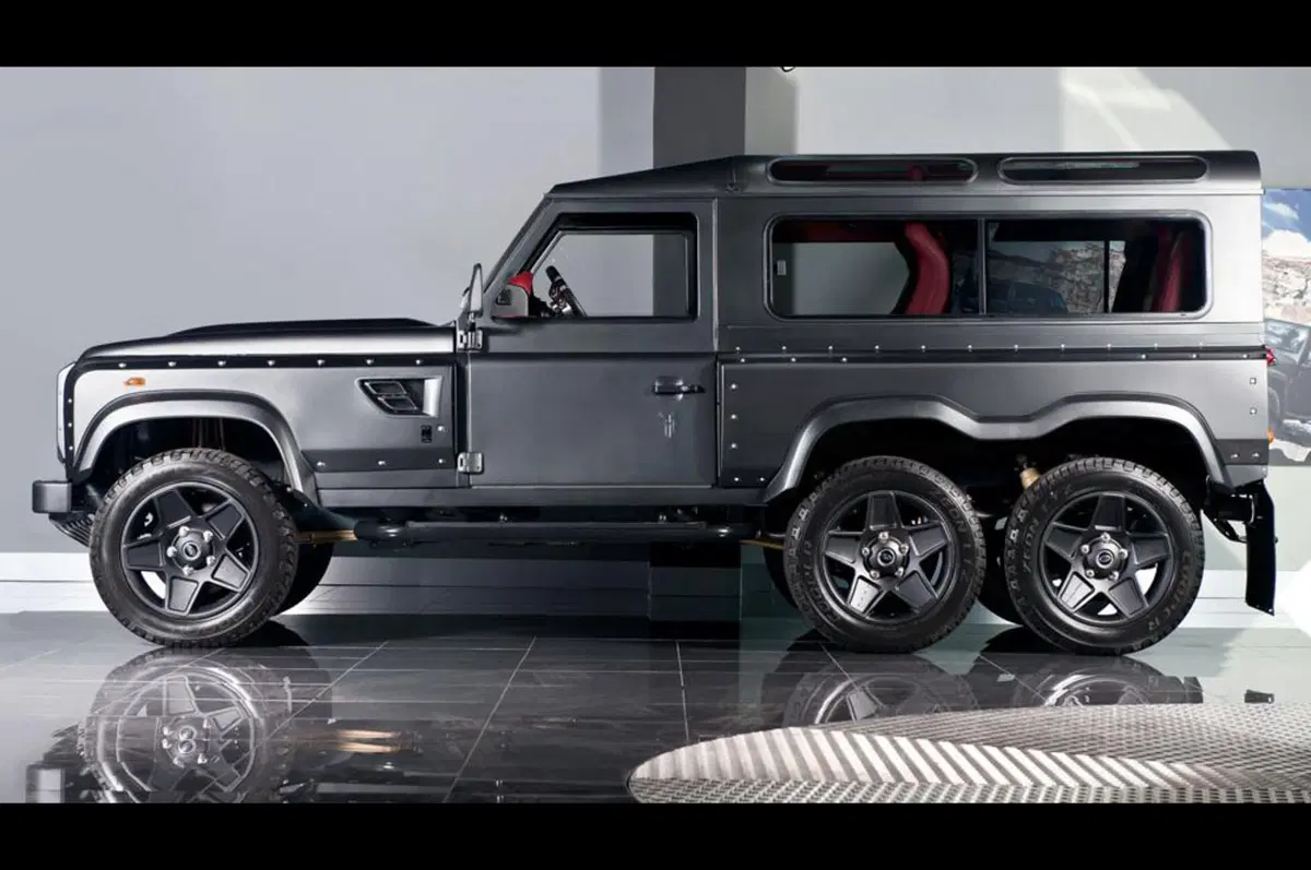 Land Rover Defender: Kahn Design la crea 6x6