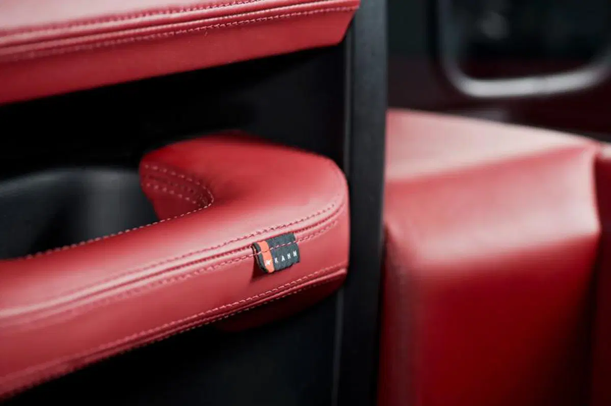 Land Rover Defender: Kahn Design la crea 6x6 (7)